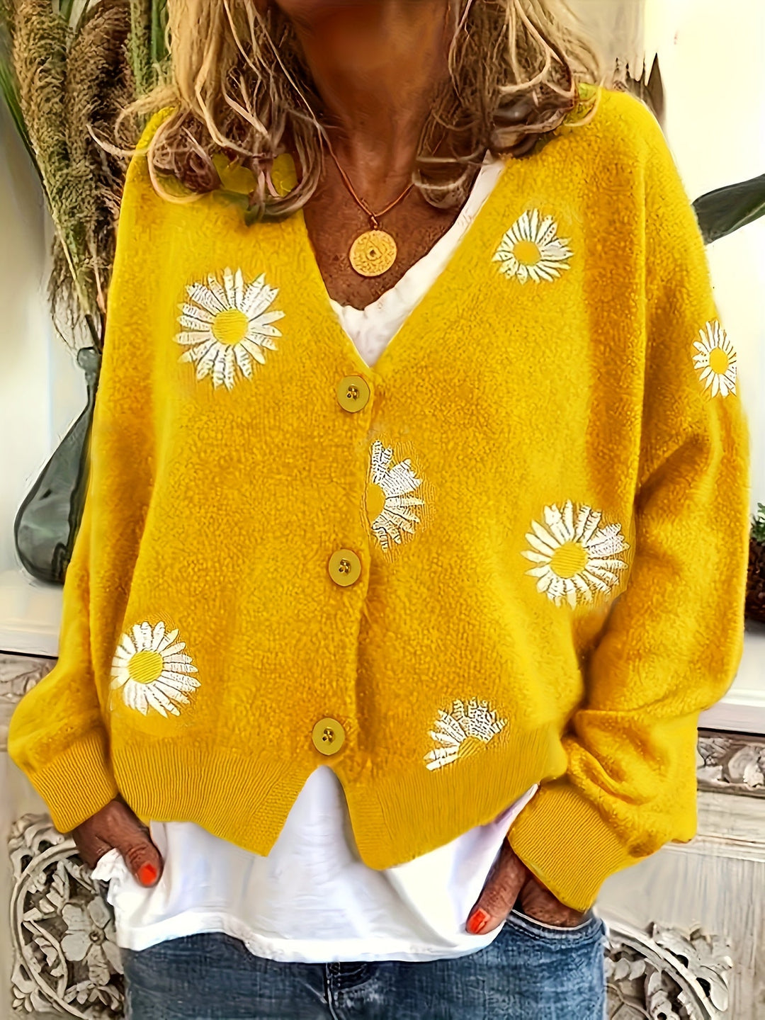 Wilteke | Damen Strickjacke mit Gänseblümchen-Stickerei - Green - Image 9