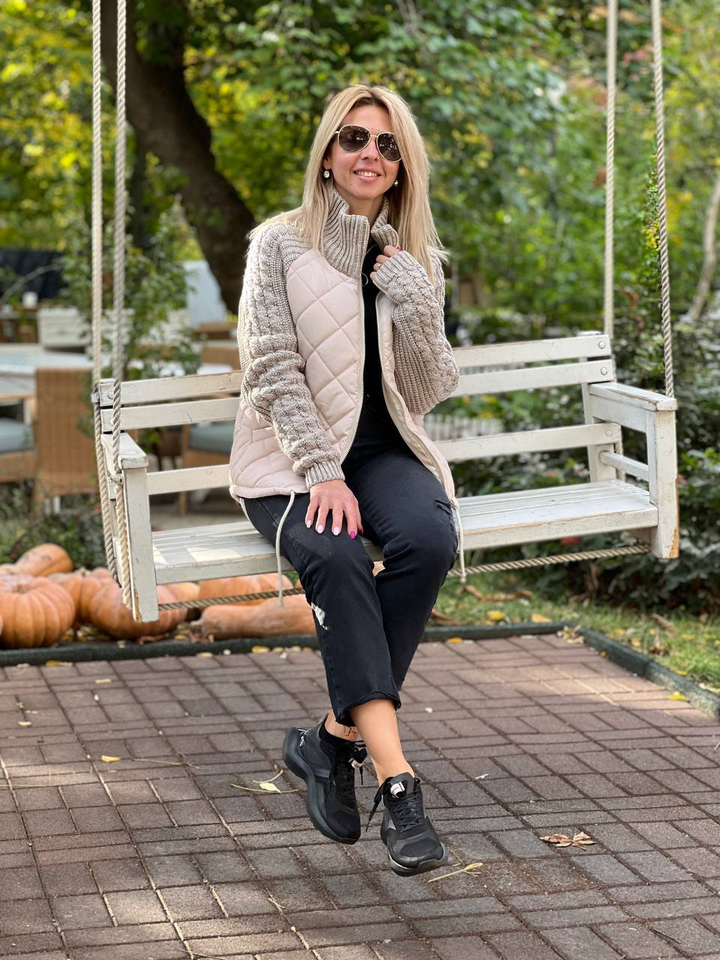 Wiltrud | Damen Steppjacke mit Strickärmeln - Light Grey - Image 2