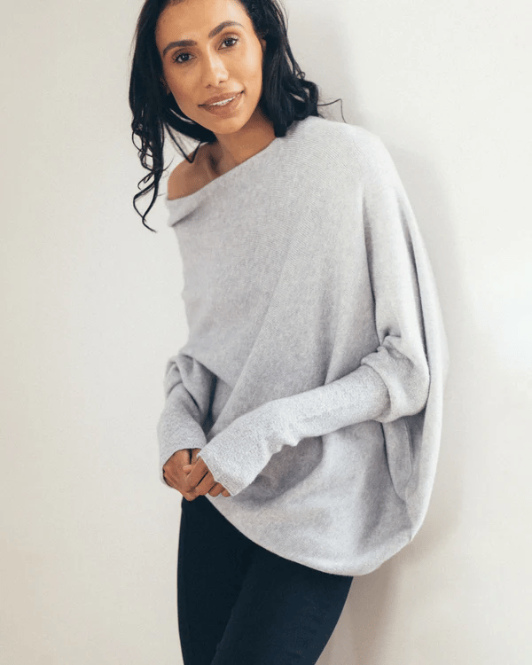 Xanthe | Damen Asymmetrischer Off-Shoulder Pullover - Grey - Image 5