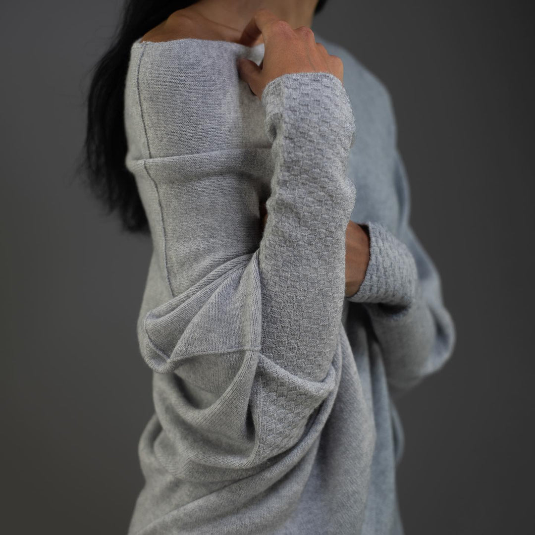 Xanthe | Damen Asymmetrischer Off-Shoulder Pullover - Grey - Image 6